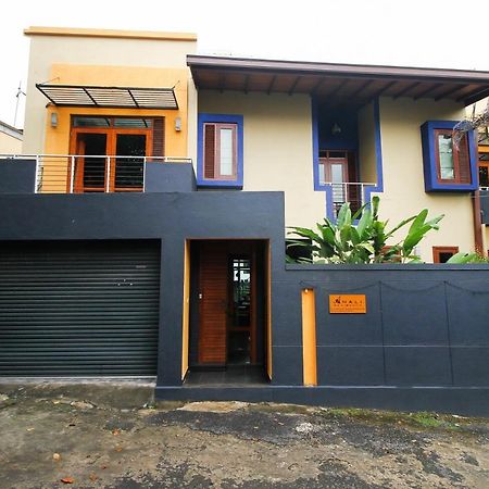 Oyo 437 Amali Residence 努格古达 外观 照片